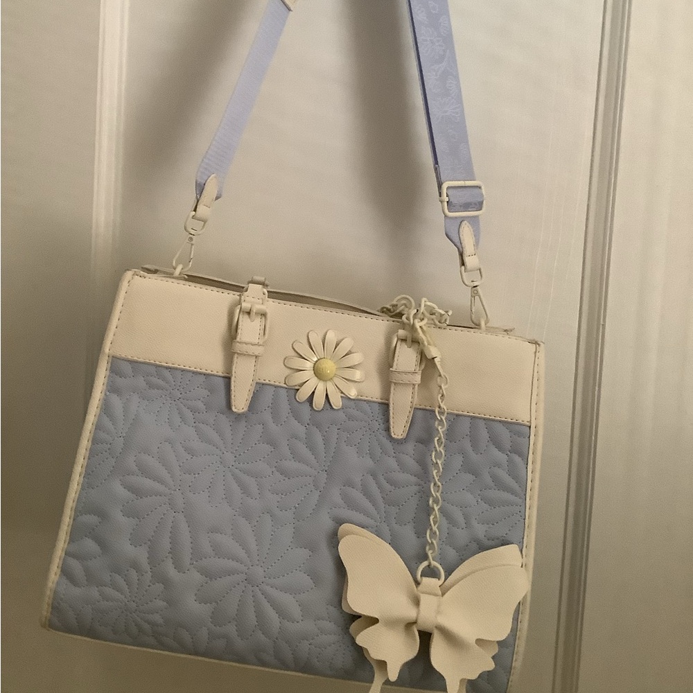 Betsey Johnson Blue XOBECA quilted blue and cream daisy butterfly tote
